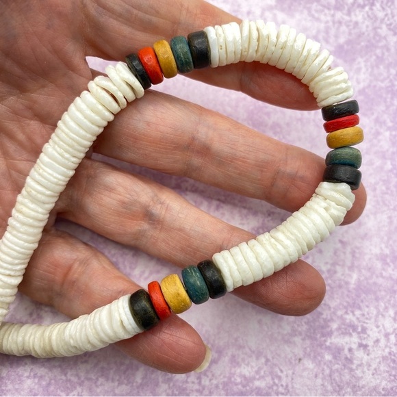 Puka Shell Necklace With Colored Clay Focal Beads - Picture 3 of 7
